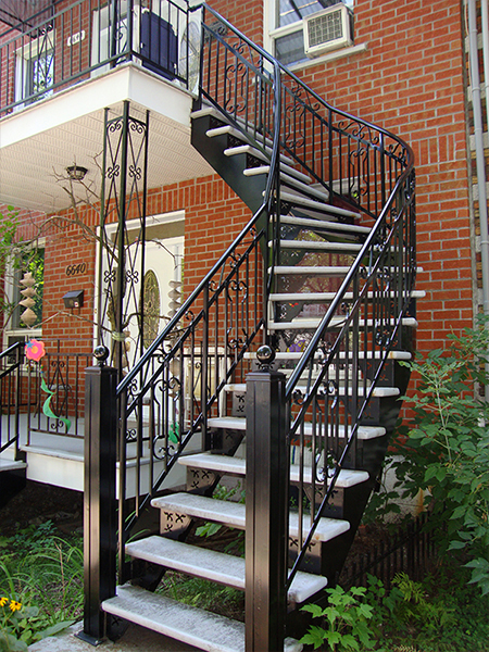 BELL ALUMINIUM INC. | Escalier en aluminium soudé