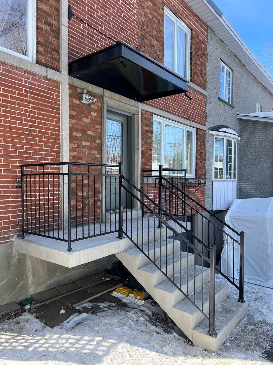 Auvents en polycarbonate | Marquises en aluminium soudé | Montréal | Bell Aluminium